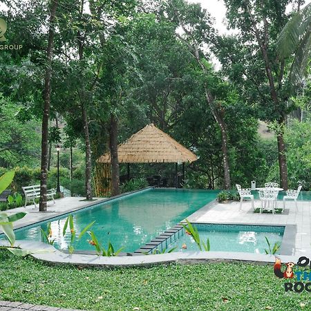 Athirapilly On The Rocks Hotel Athirappilly Ngoại thất bức ảnh
