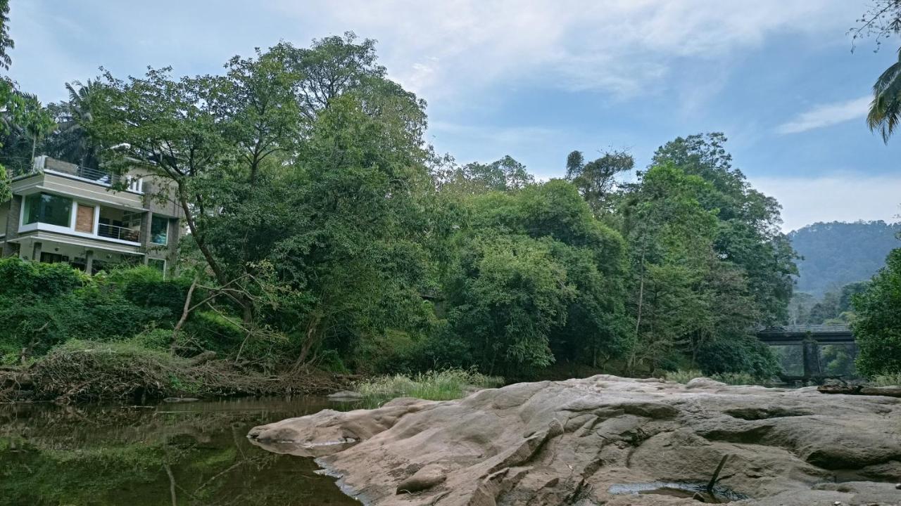 Athirapilly On The Rocks Hotel Athirappilly Ngoại thất bức ảnh