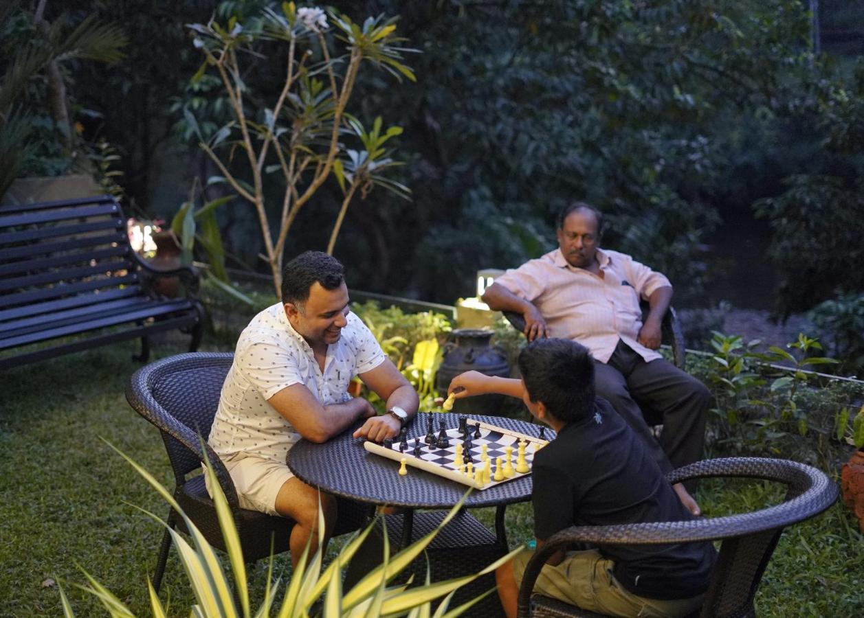 Athirapilly On The Rocks Hotel Athirappilly Ngoại thất bức ảnh