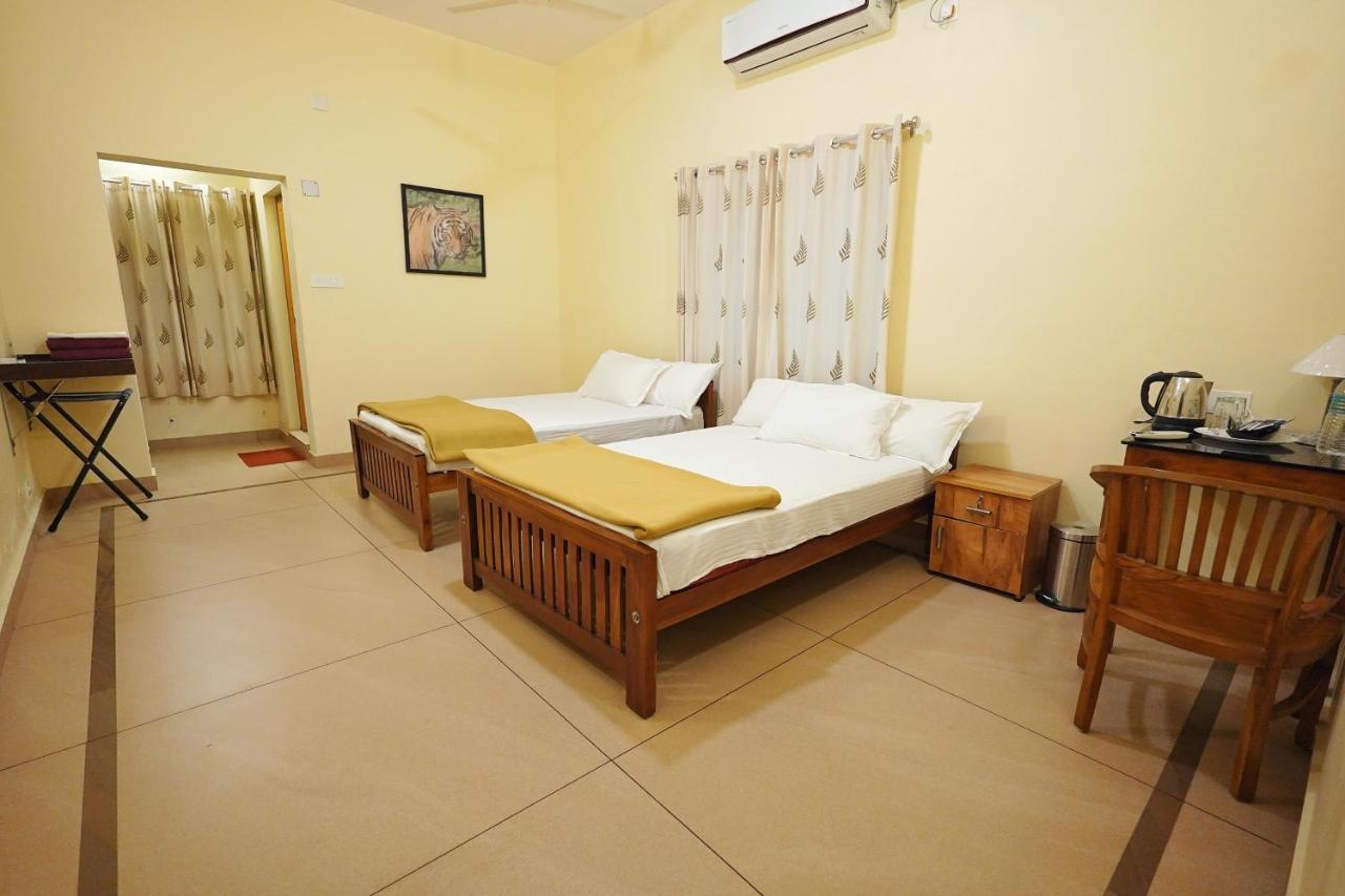 Athirapilly On The Rocks Hotel Athirappilly Ngoại thất bức ảnh