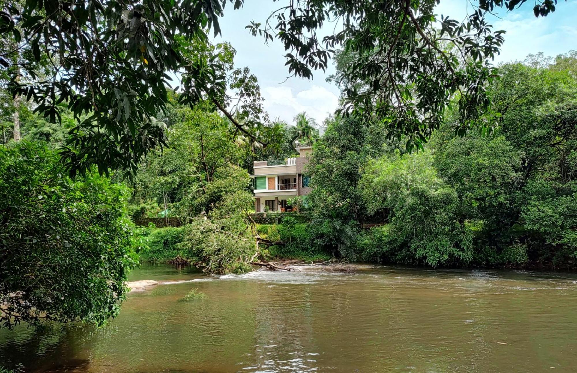 Athirapilly On The Rocks Hotel Athirappilly Ngoại thất bức ảnh