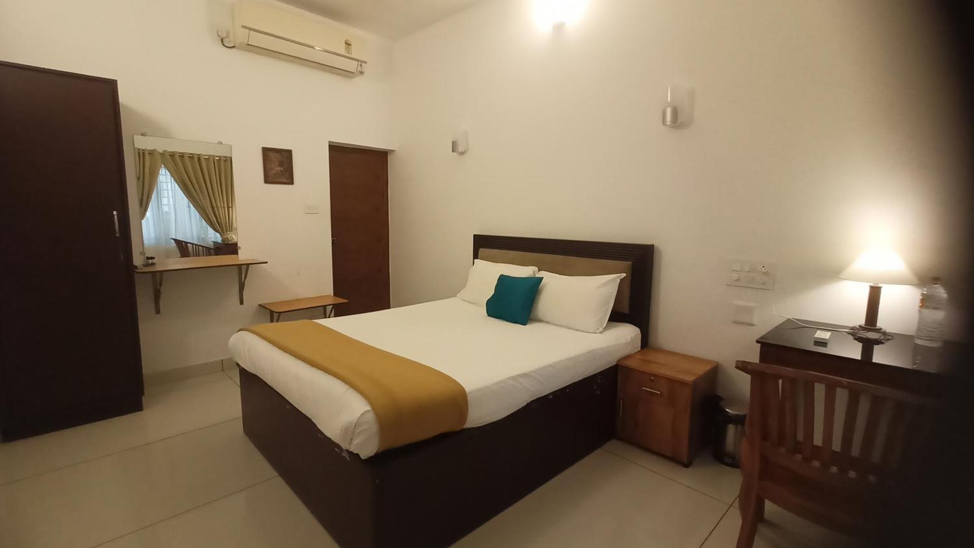 Athirapilly On The Rocks Hotel Athirappilly Phòng bức ảnh